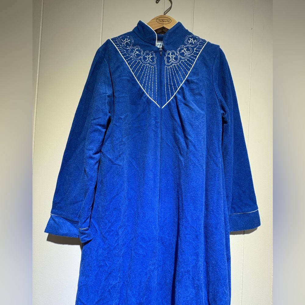 NWT Vintage housecoat blue white polyester large floor length